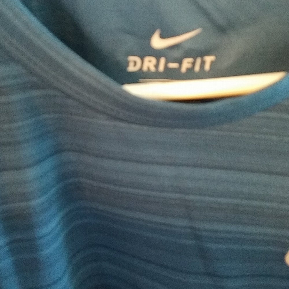 Nike Men's Running/ Workout Dryfit Shirt - Picture 7 of 7